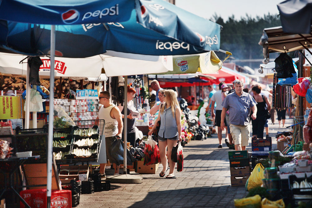 Marktstände zum preiswerten Einkaufen in Polen